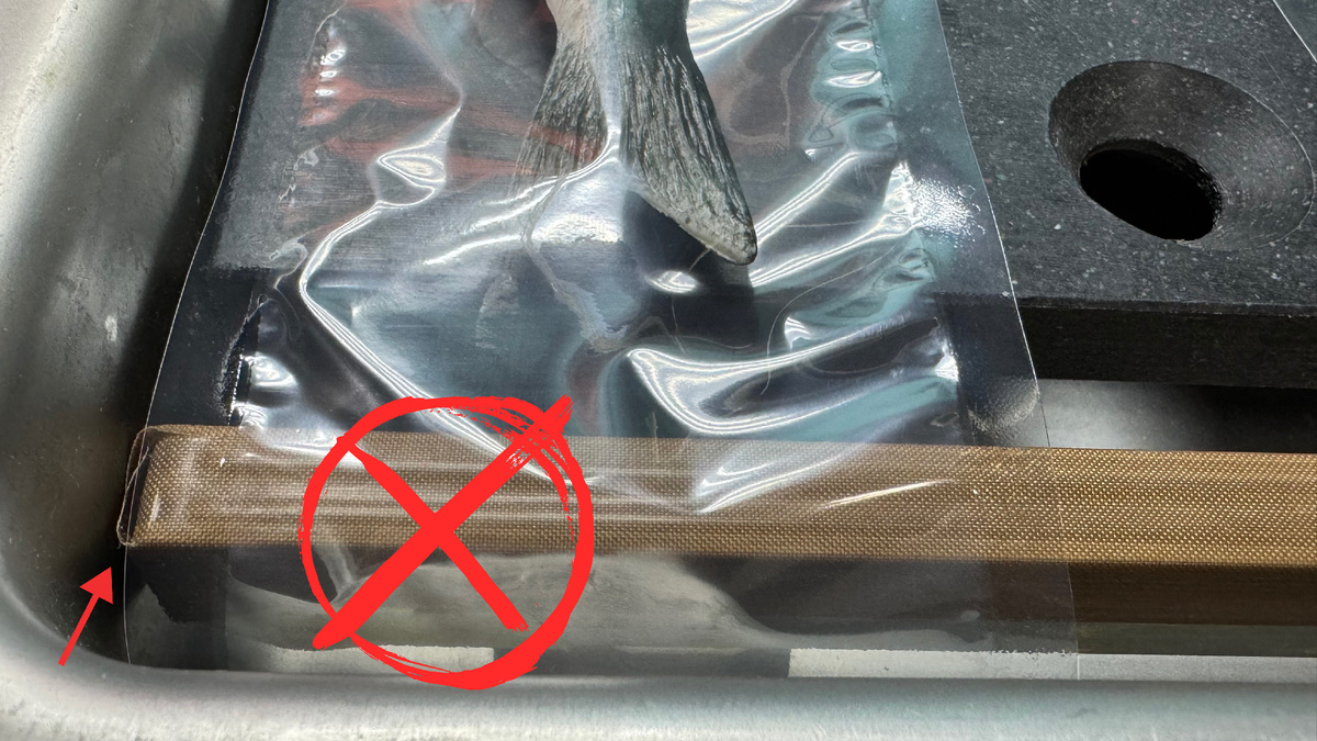 Неверное расположение пакета строго в край запаечной планки