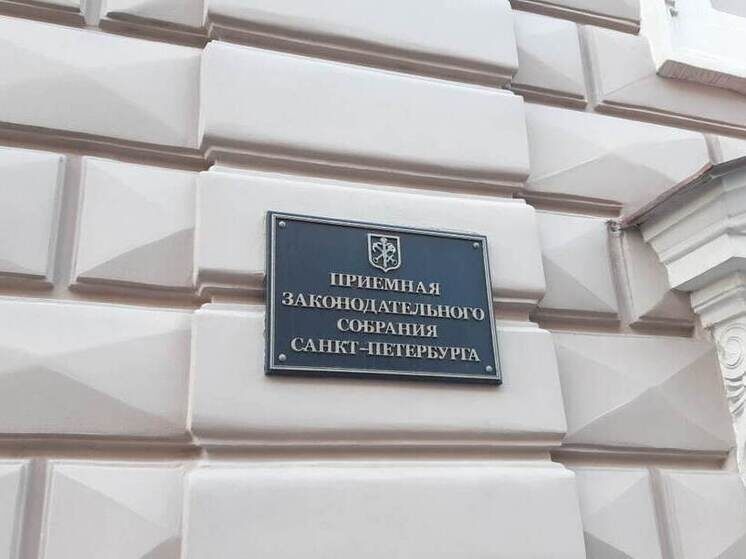     Оставшиеся средства продолжают оседать на счетах коммерческих банков или брокерских компаний. Фото: архив МК в Питере
