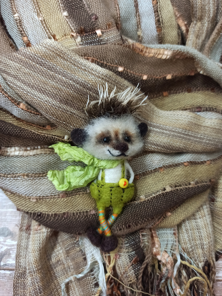 Лаймовый ёжик - брошь