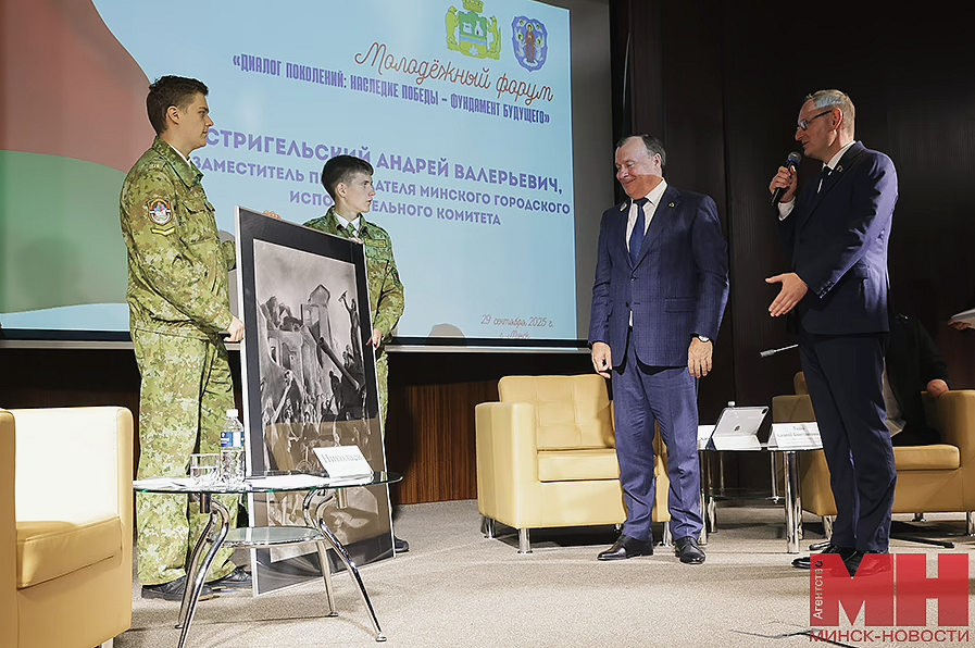  Алексей Орлов — глава Екатеринбурга;
 Андрей Стригельский — заместитель председателя Мингорисполком