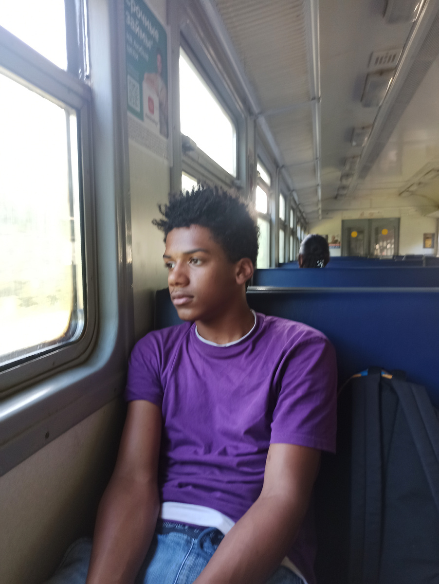 Тут Адриану 13, эту фотографию я сделала летом 2023 года, после описываемых событий. Вроде взрослый, а как жить непонятно... И непонятно как быть со своими чувствами...