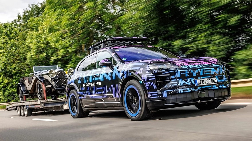    Porsche Cayenne Electric в камуфляжной обёртке