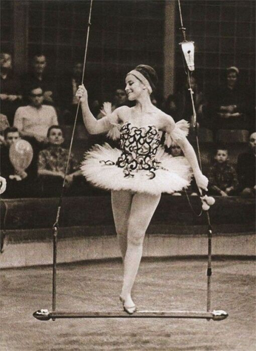 Наталья Варлей на арене цирка.