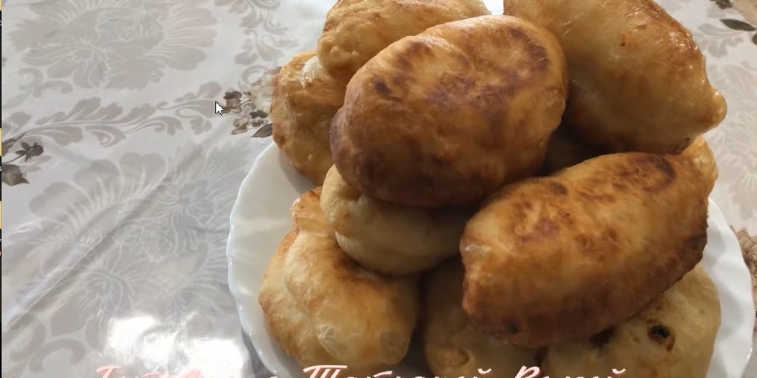 Жареные пирожки как пух с картофельной начинкой.