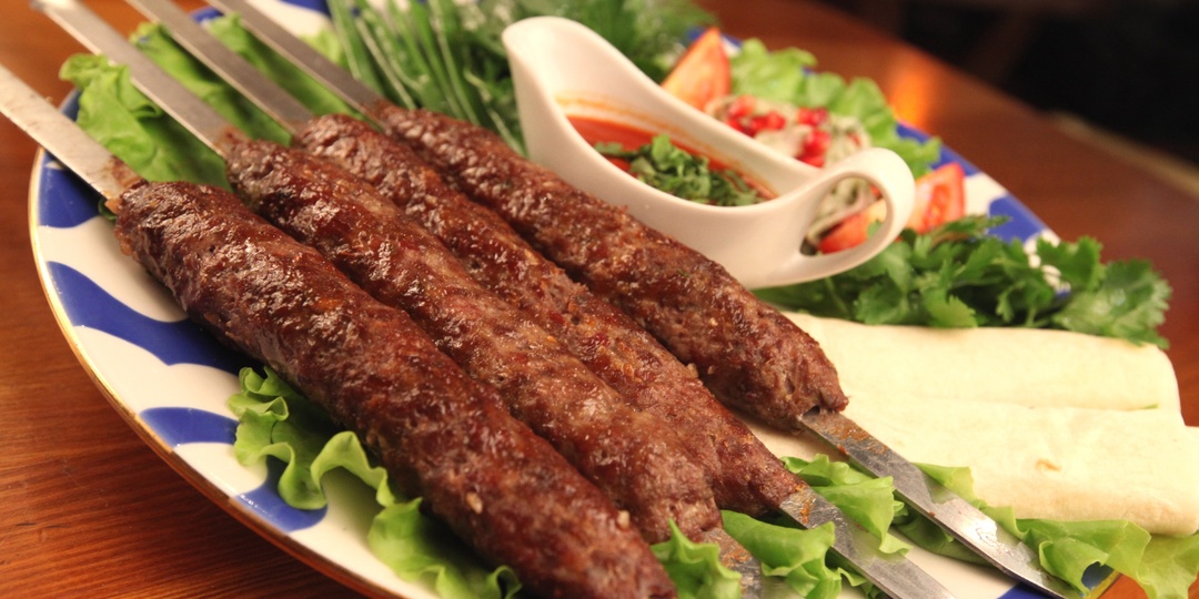 Люля-кебаб из разных видов мяса — от классической баранины до диетической индейки