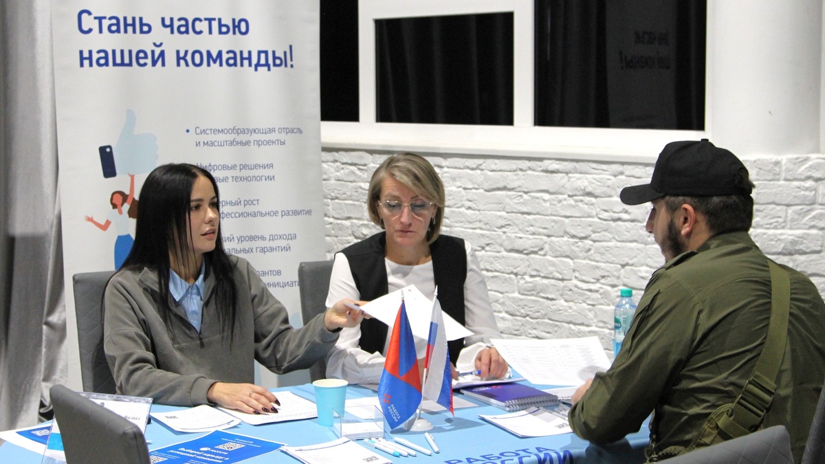    В Когалыме провели ярмарку вакансий для участников СВО