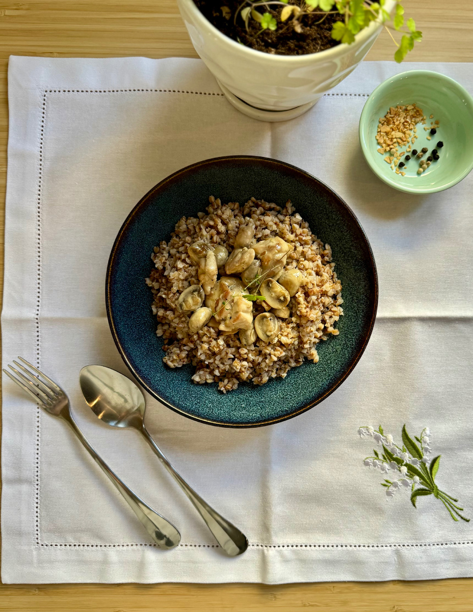 Обед. Гречка с грибами и курицей 