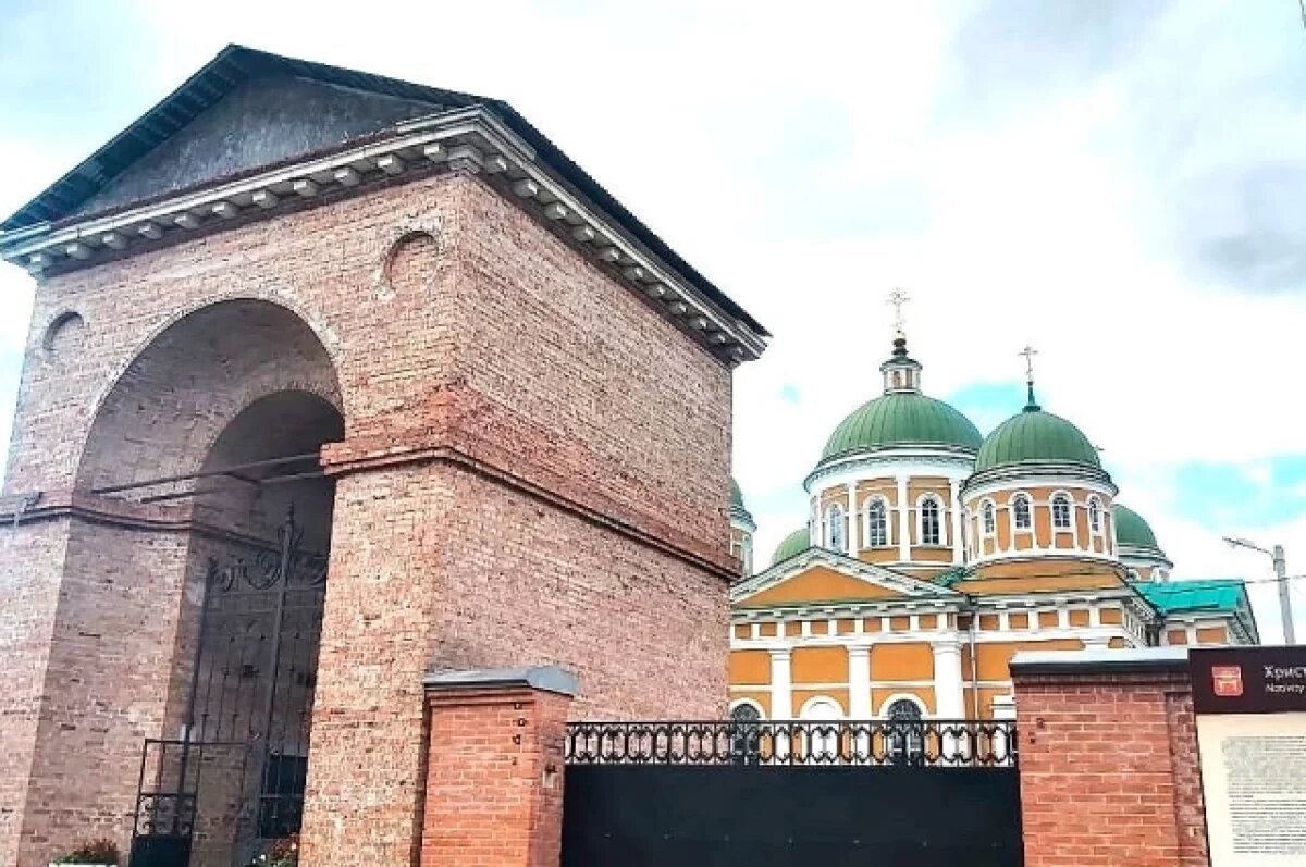    В Твери в храме заменили ворота, которые протаранил автомобиль