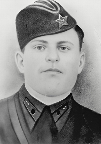 Он погиб в 41-м, сбив за три недели десять вражеских самолетов