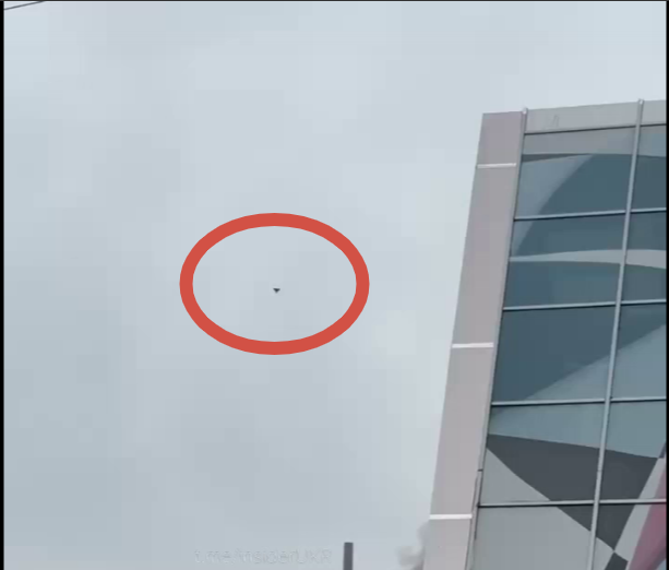 Горожане снимали "Герани" вместо того, чтобы прятататься.