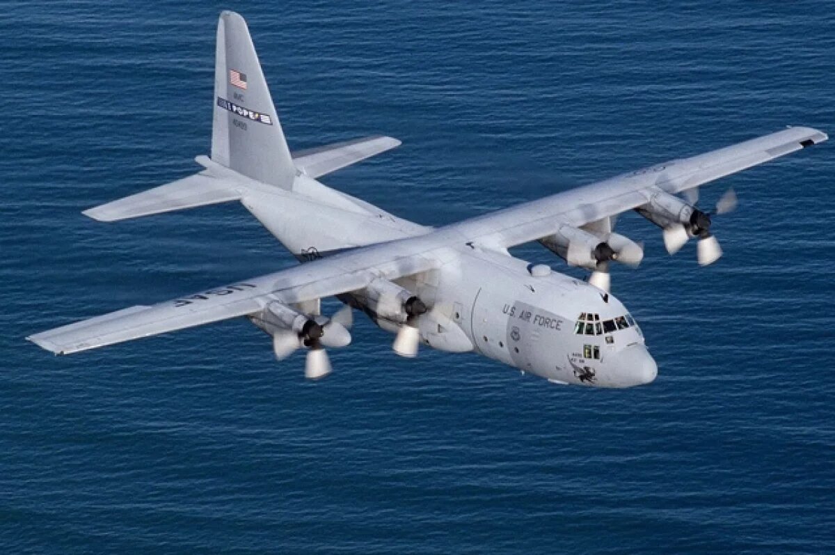    Spiegel: в ФРГ неизвестные атаковали фейерверками самолет бундесвера