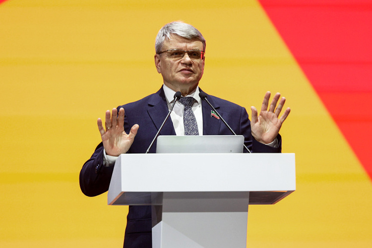    Сегодня днем Созинов официально оставил пост ректора в связи с переходом на пост председателя комитета Госсовета РТ по социальной политике.   
Фото: «БИЗНЕС Online»