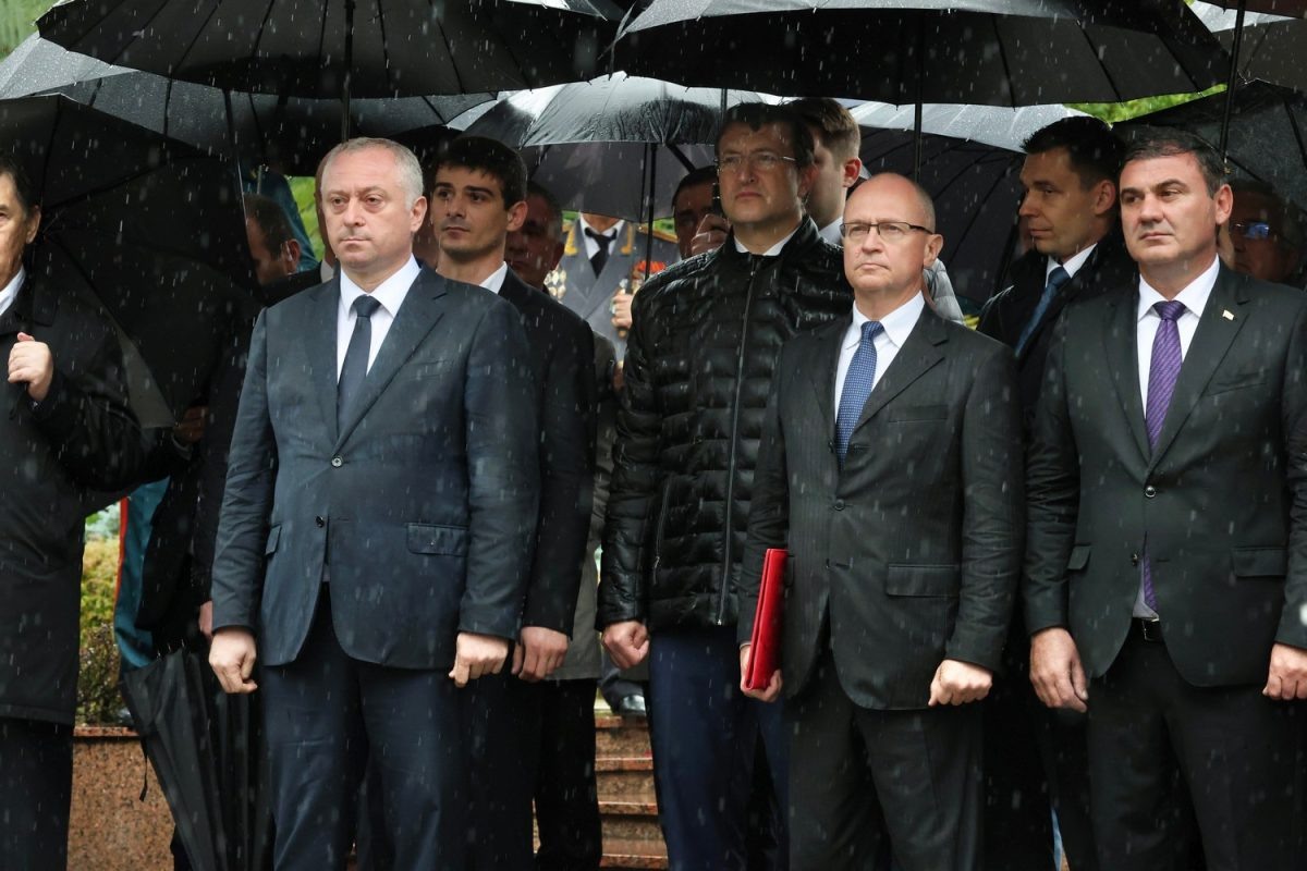    В состав вошли руководители разных регионов, в республике возглавил первый заместитель руководителя Администрации президента РФ Сергей Кириенко