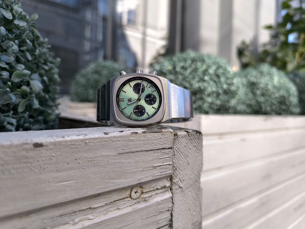 Кварцевый хронограф LINCOR UNI 4151, выполненный в неовинтажной стилистике.