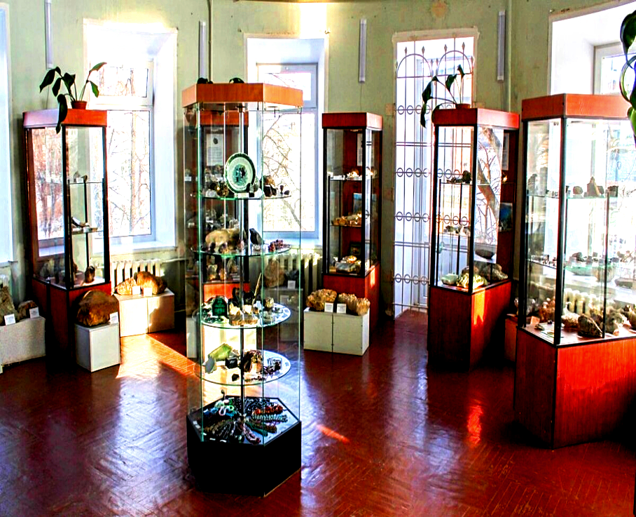  Экспозиция минералов в Режевском историческом музее