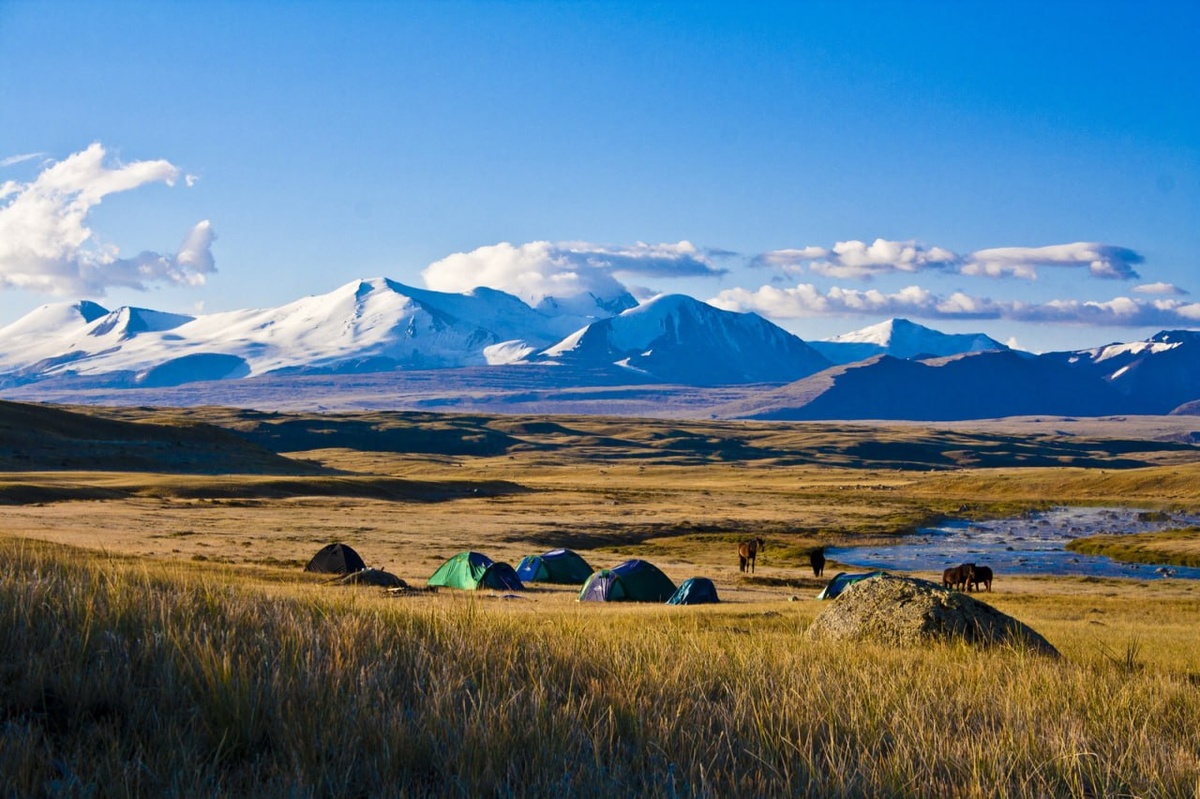 Чудеса природы России. Плато Укок — это не просто точка на карте, это место, где земля встречается с небом, а время течет по-другому.
