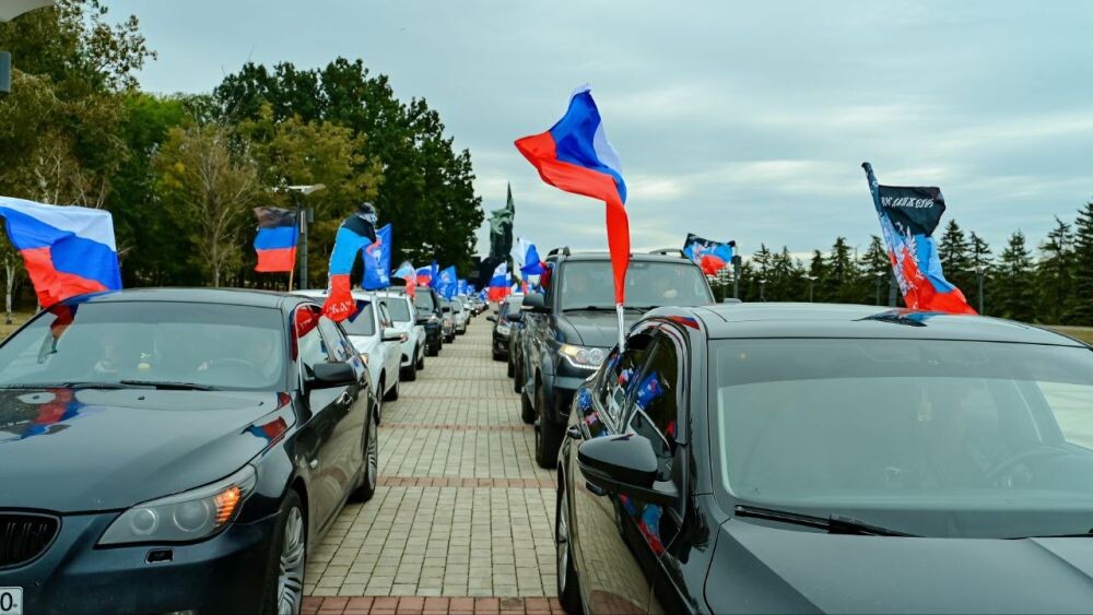 В Донецке прошёл масштабный автопробег в честь третьей годовщины воссоединения ДНР с Россией, источник Телеграм-канал Лента новостей ДНР