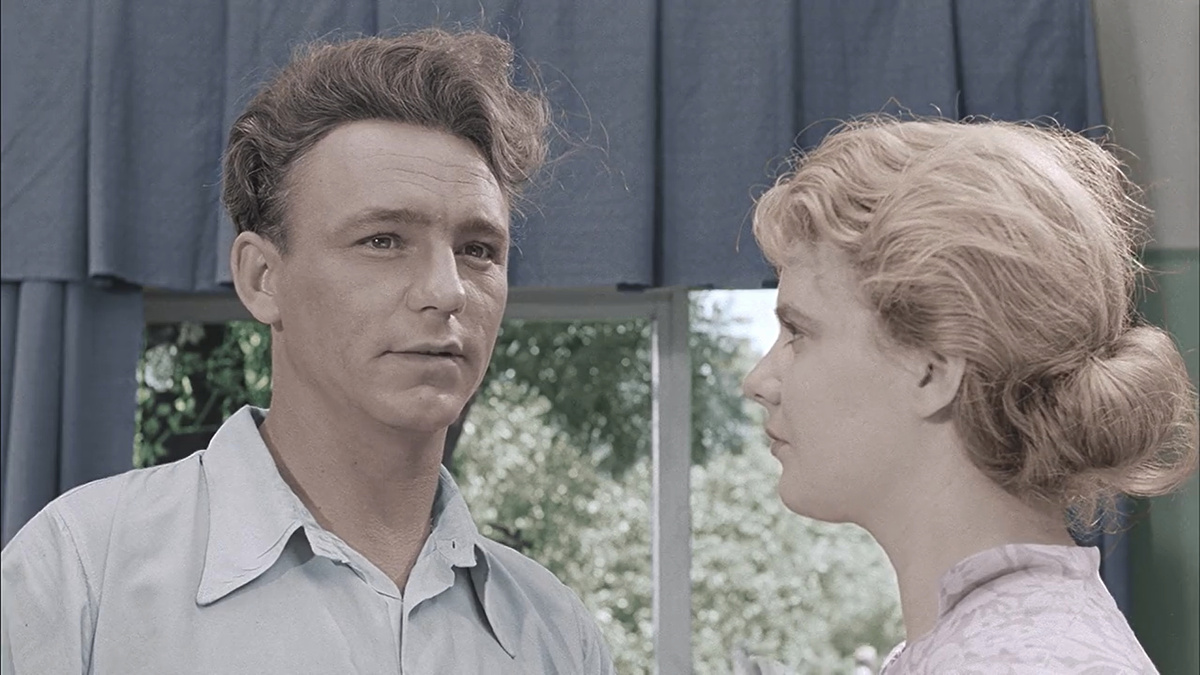 Кадр из кинофильма "Весна на Заречной улице", 1956 г., режиссеры Феликс Миронер, Марлен Хуциев, сценарист Феликс Миронер, композитор Борис Мокроусов (скриншот)