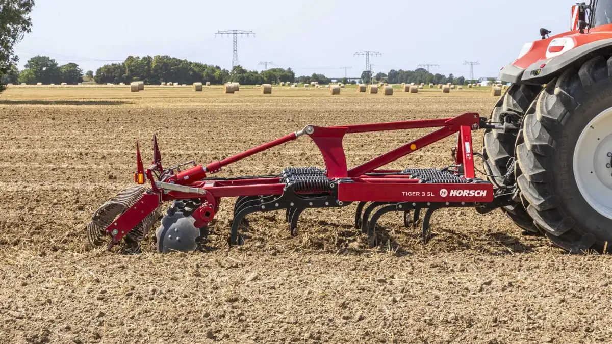 Фото: © HorschНовое комбинированное почвообрабатывающее орудие Horsch Tiger SL в работе