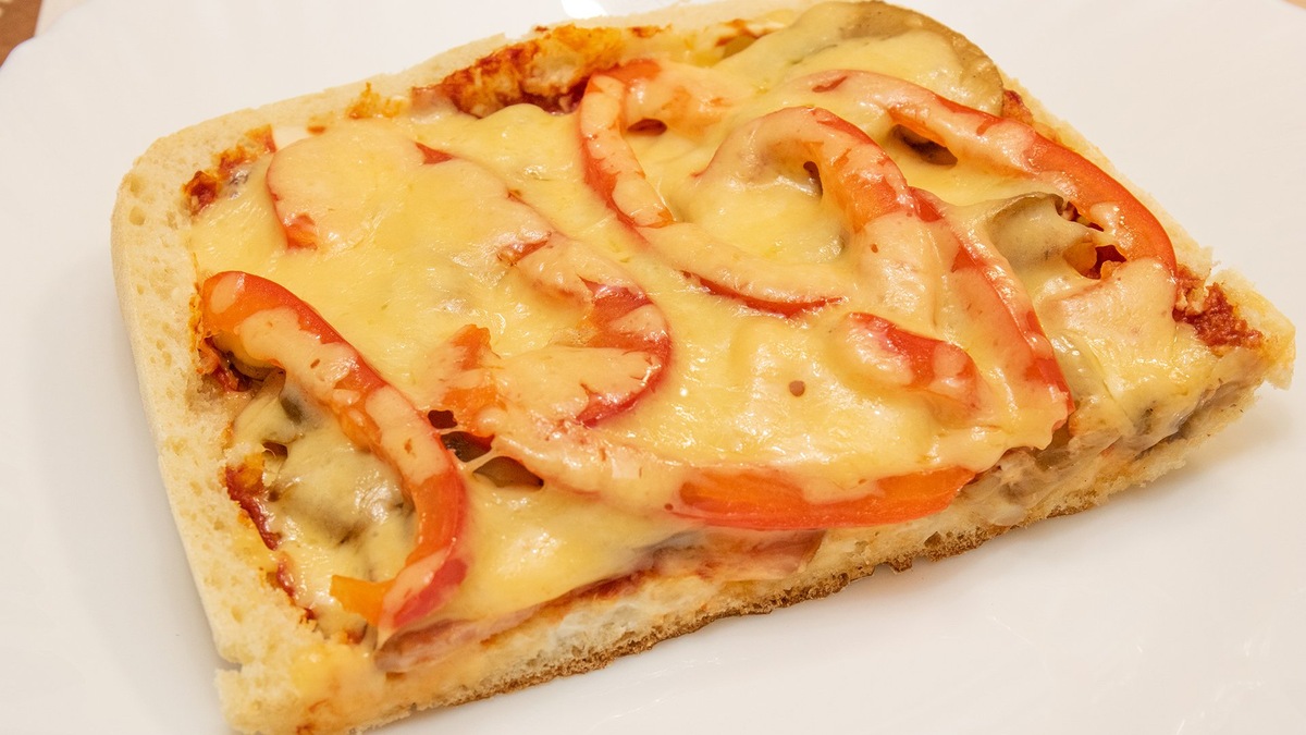    Пицца-полумесяц взорвала TikTok и теперь её готовят в каждом дворе