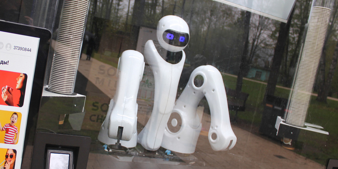 Робот-бариста или человек — кому доверить свой кофе (честный разбор)