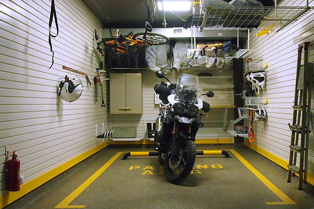 Идеальные условия — это сухой вентилируемый гараж. Но не всегда есть такая возможность.