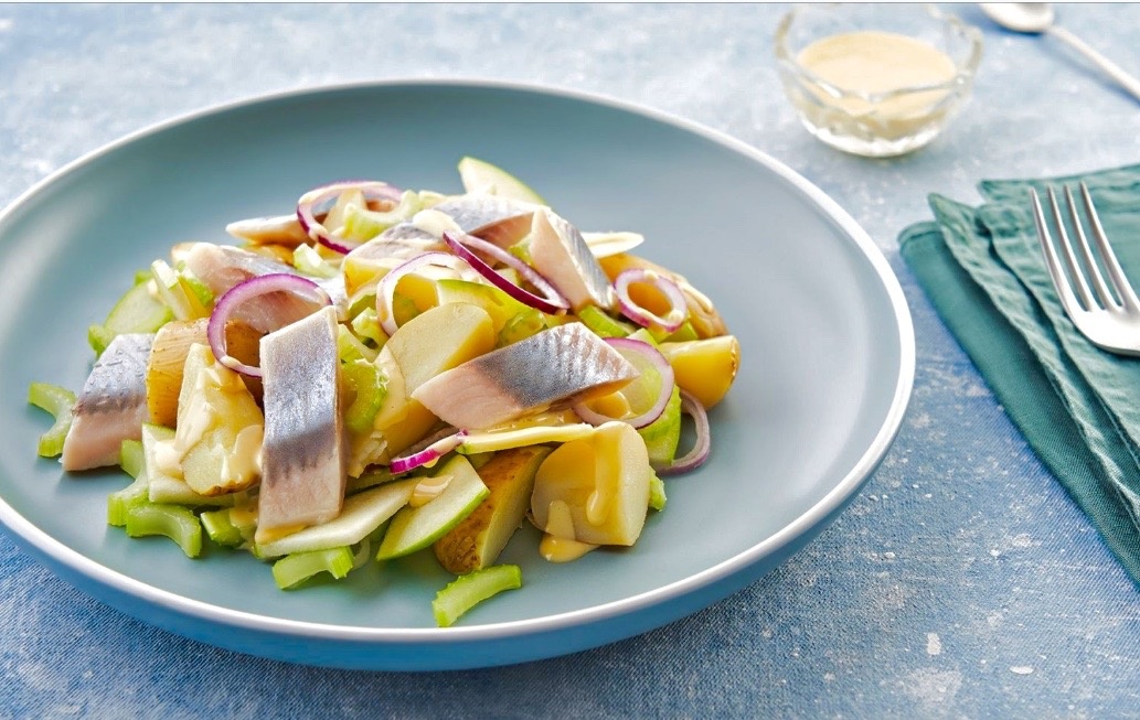 Салат с сельдью.