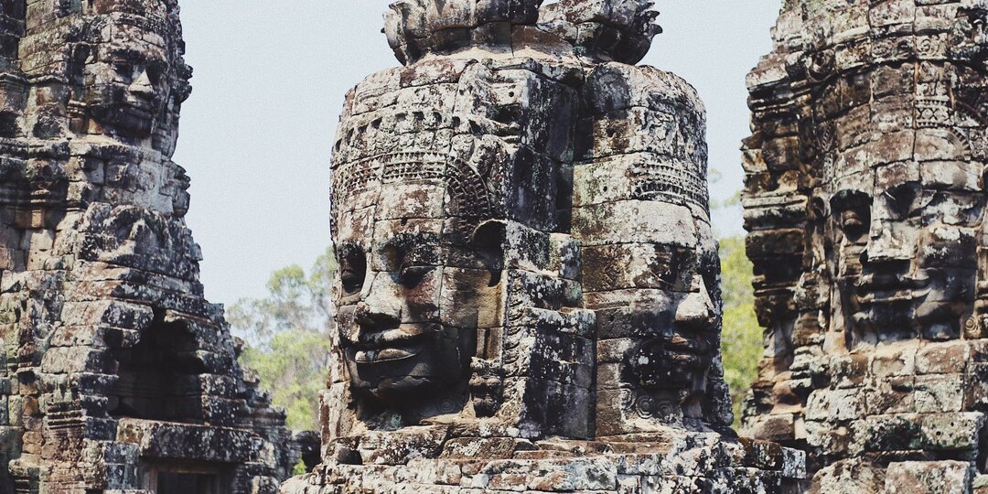 Храм с огромными ликами в Камбодже