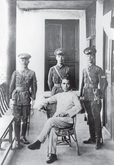 Сунь Ятсен во время визита в Академию Вампу 16 июня 1924