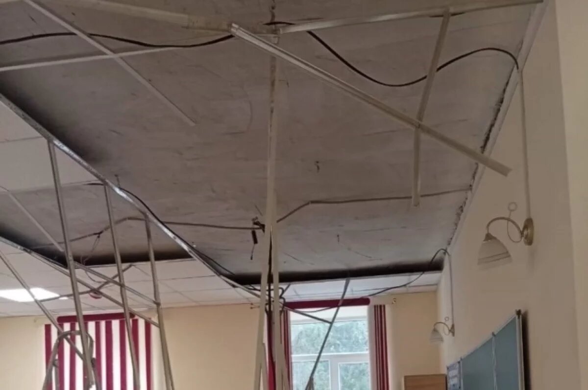    В школе Нарткалы обрушился потолок в классе прямо во время занятий