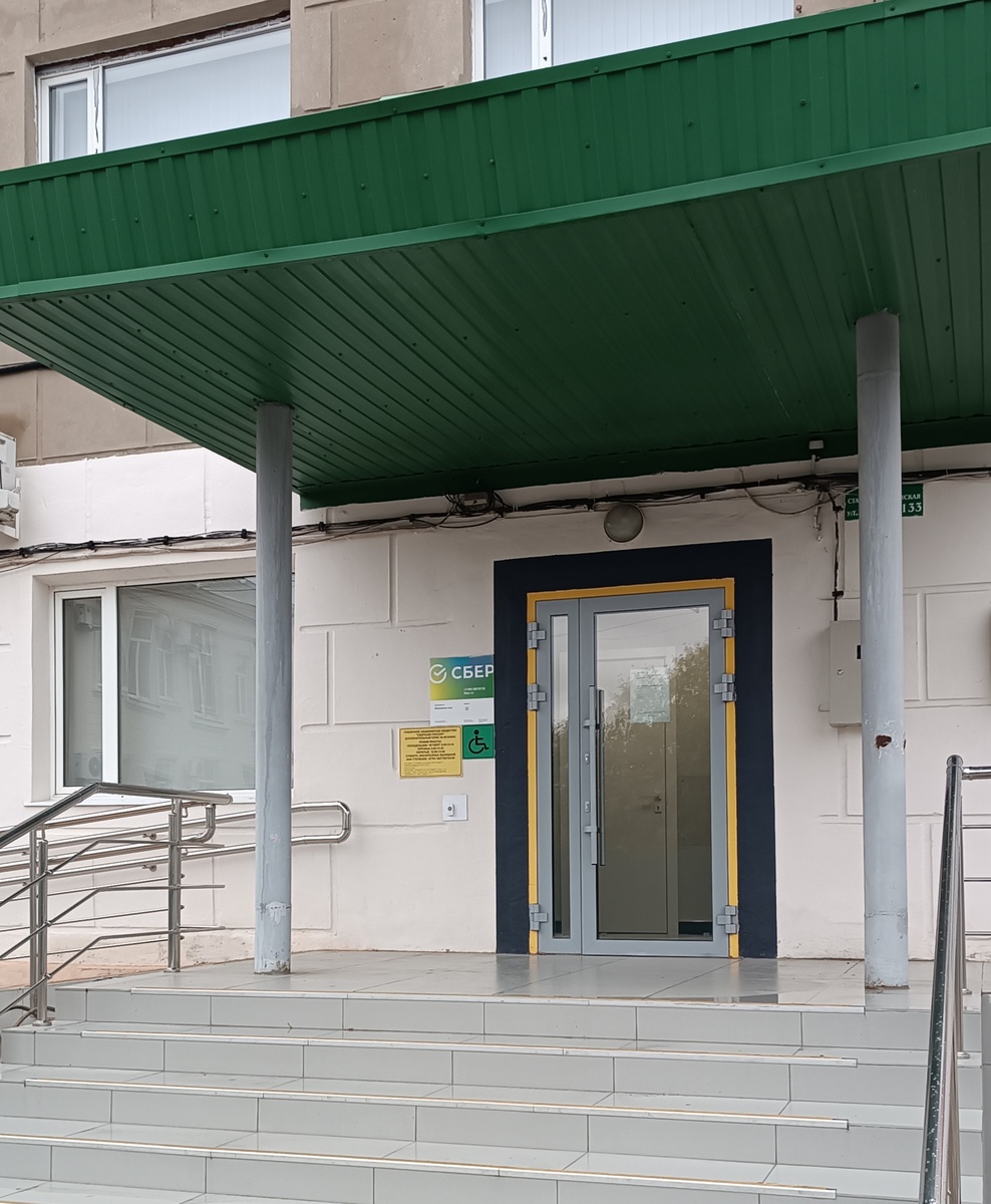 Так выглядит ближайшее ко мне отделение в соседней станице. Кстати из плюсов очередей тут не было, но все равно сам факт того что в офис пришлось физически добраться вводит в точку. 