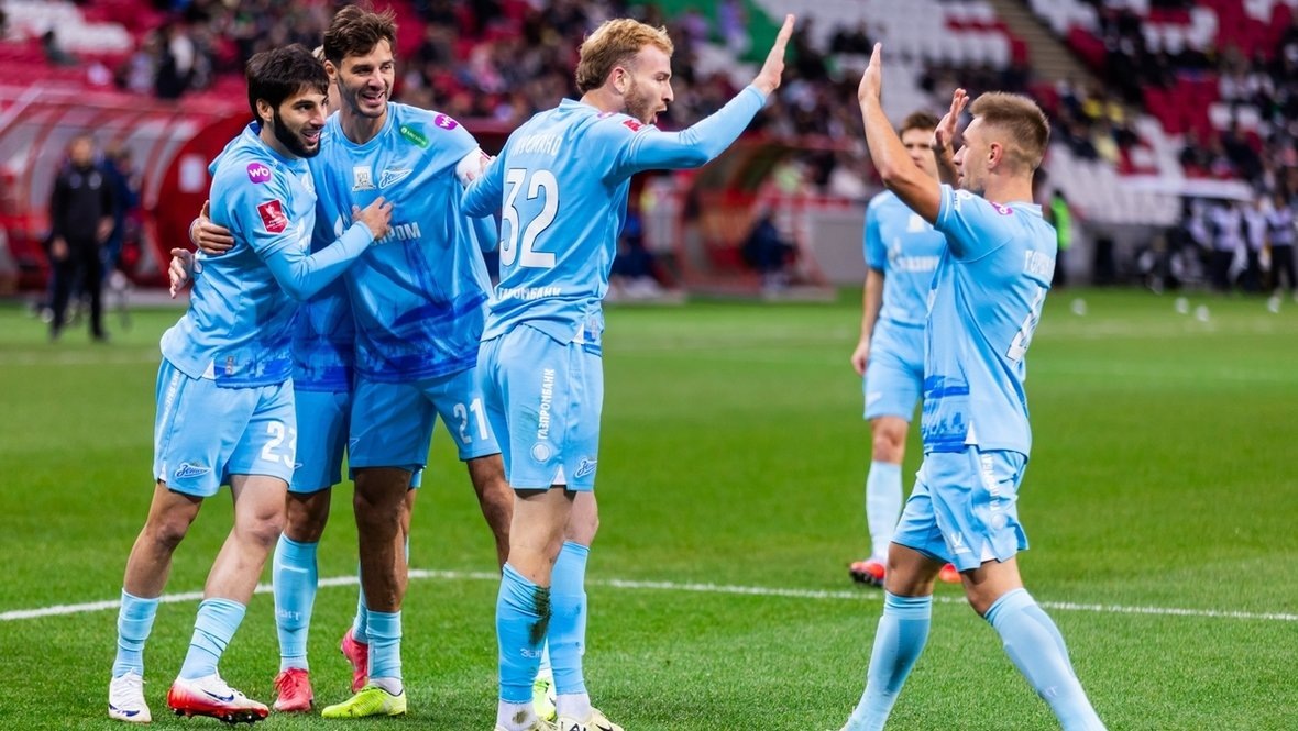    Футболисты «Зенита» празднуют гол Лусиано Гонду в ворота «Рубина».Анна Мейер ФК «Зенит»