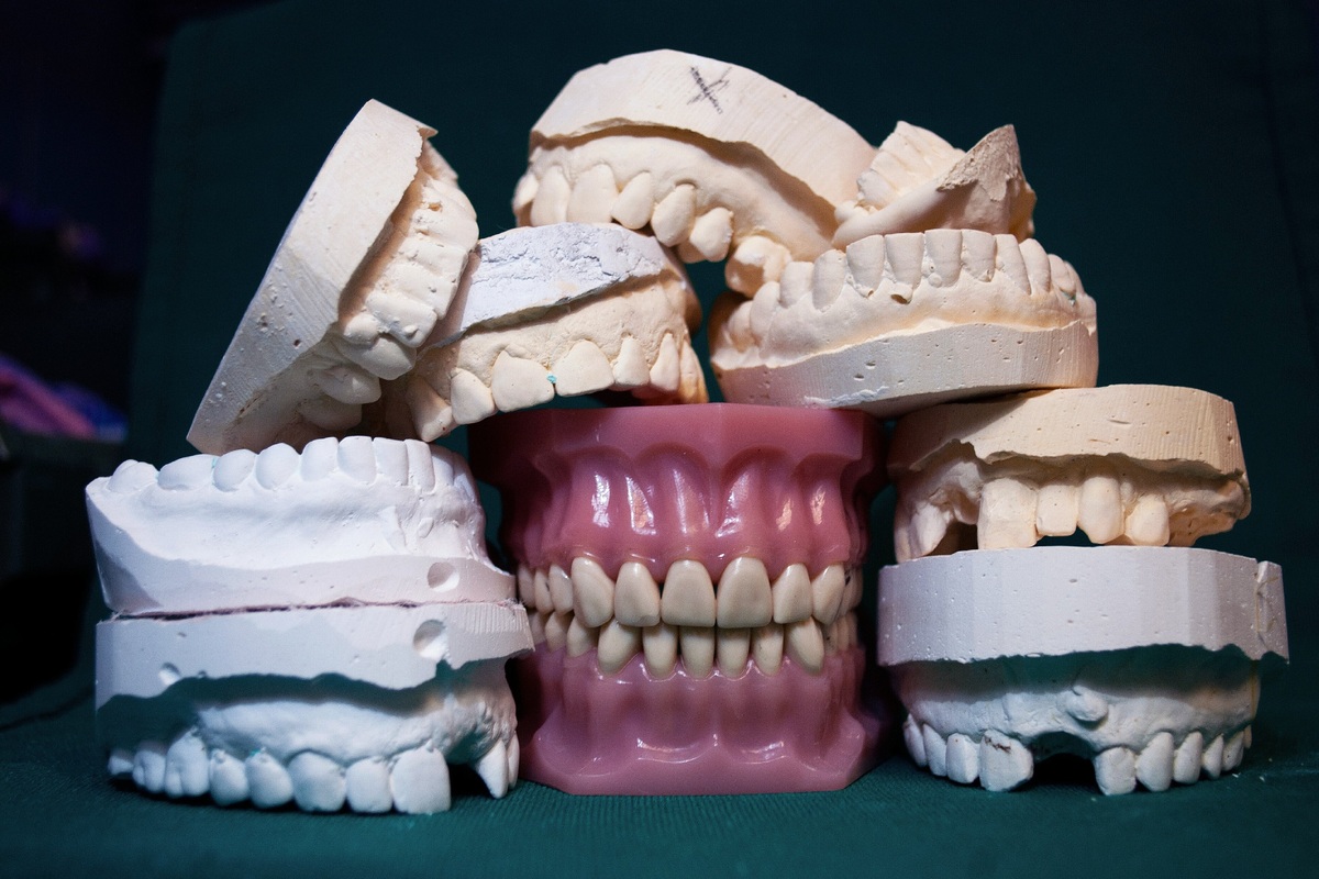     Почему кровоточат дёсны и что в таком случае делать?