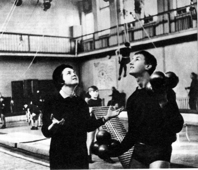 Сергей Игнатов и Виолетта Кисс в Государственном училище циркового и эстрадного искусства в Москве (1967). 