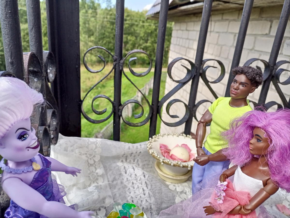 Урсула, Клодди, Кен (25). 