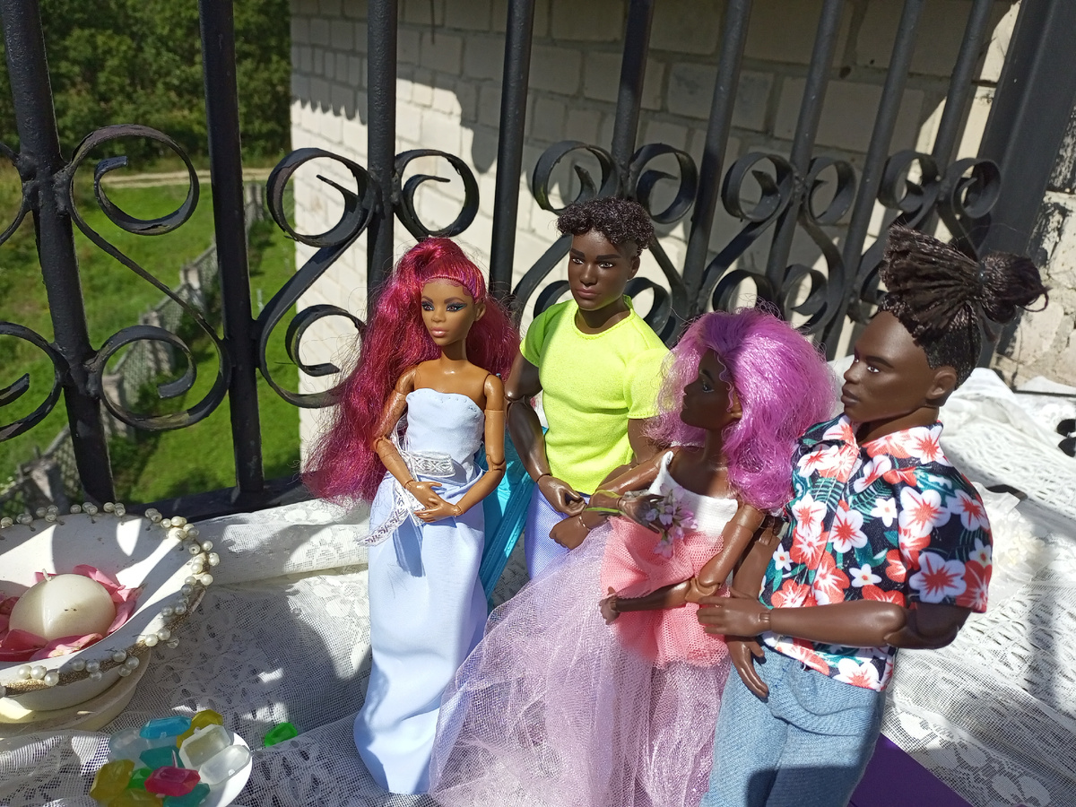 Брачующиеся и свидетели. 