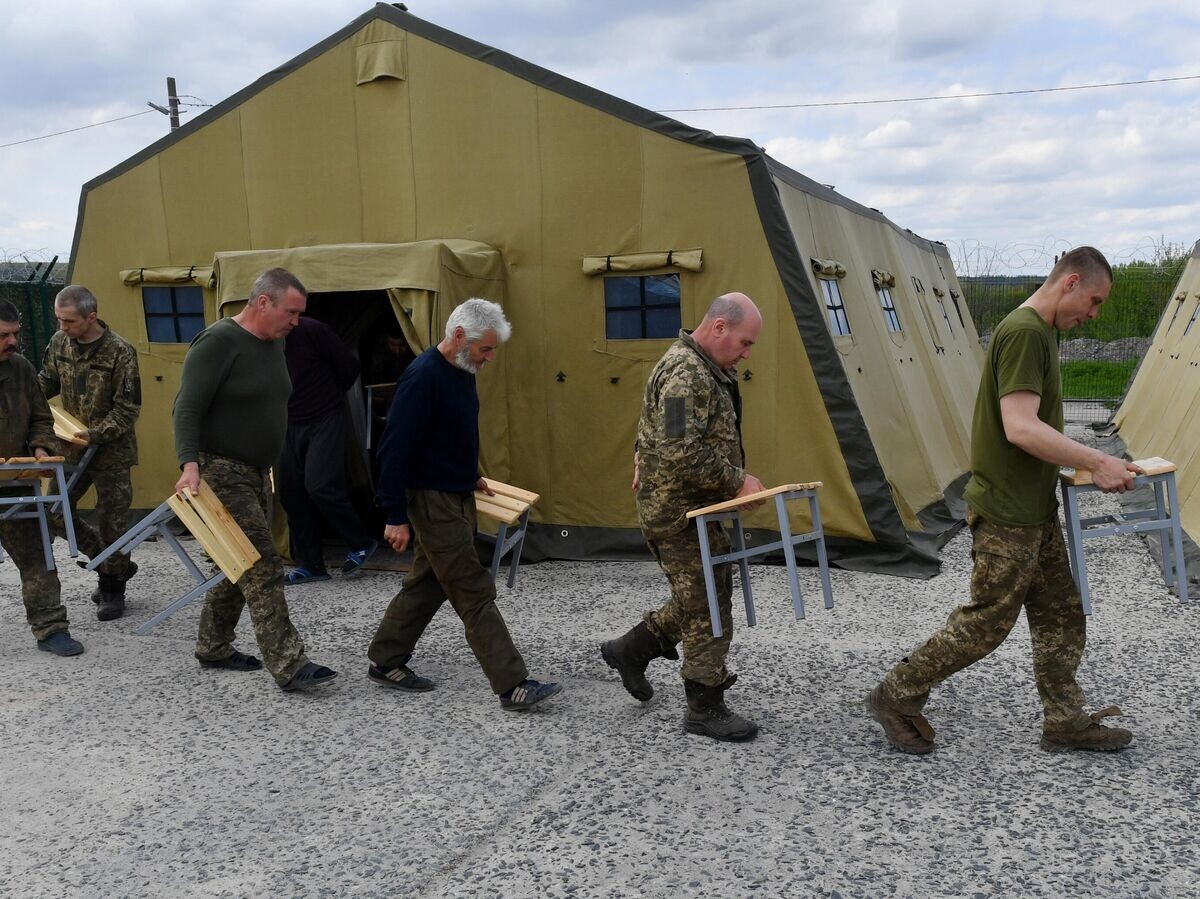    Пункт временного содержания украинских военнопленных на Харьковском направлении© РИА Новости
