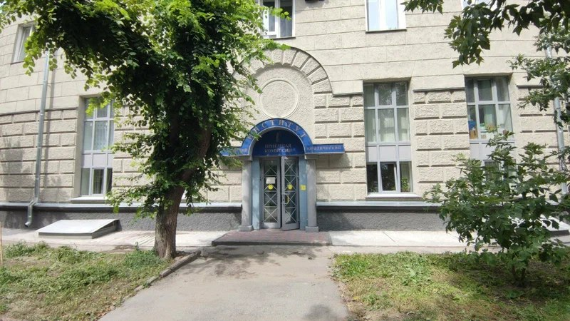 Первый вуз в Новосибирске, где начали готовить юристов 