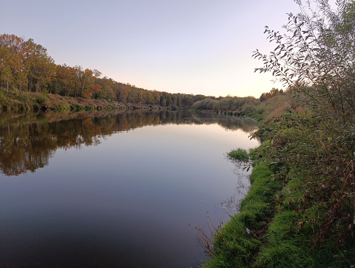 И справа тоже были всплески