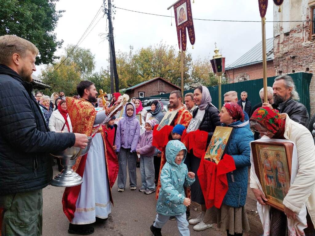 Под куполом Никитского храма в Твери отслужена первая за сто лет литургия