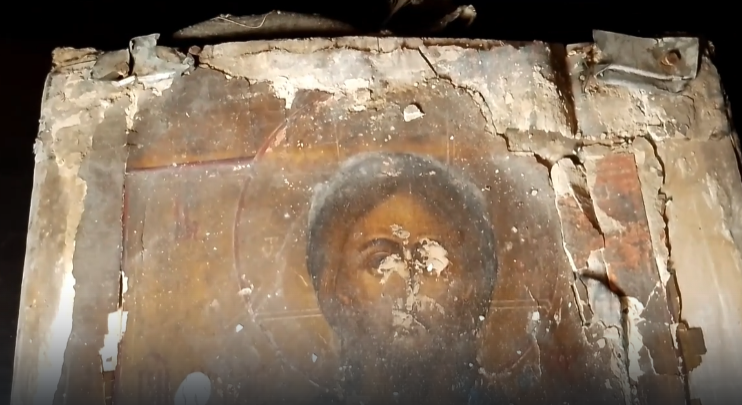 Икона "Господь Вседержитель" состояние до реставрации. Фрагмент. Фото автора