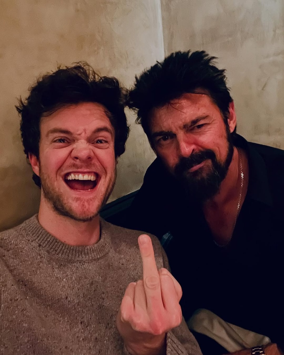 Маг и счастливый зять, показывающий теще, как он счастлив. Фото из открытых источников