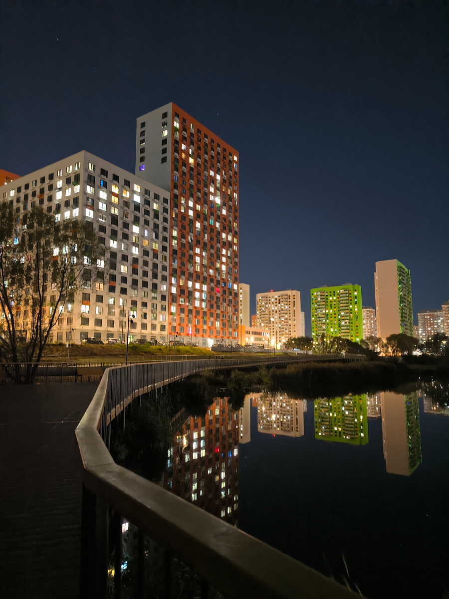 Дома со стороны Москвы - практически как цветные дома в Стамбуле))