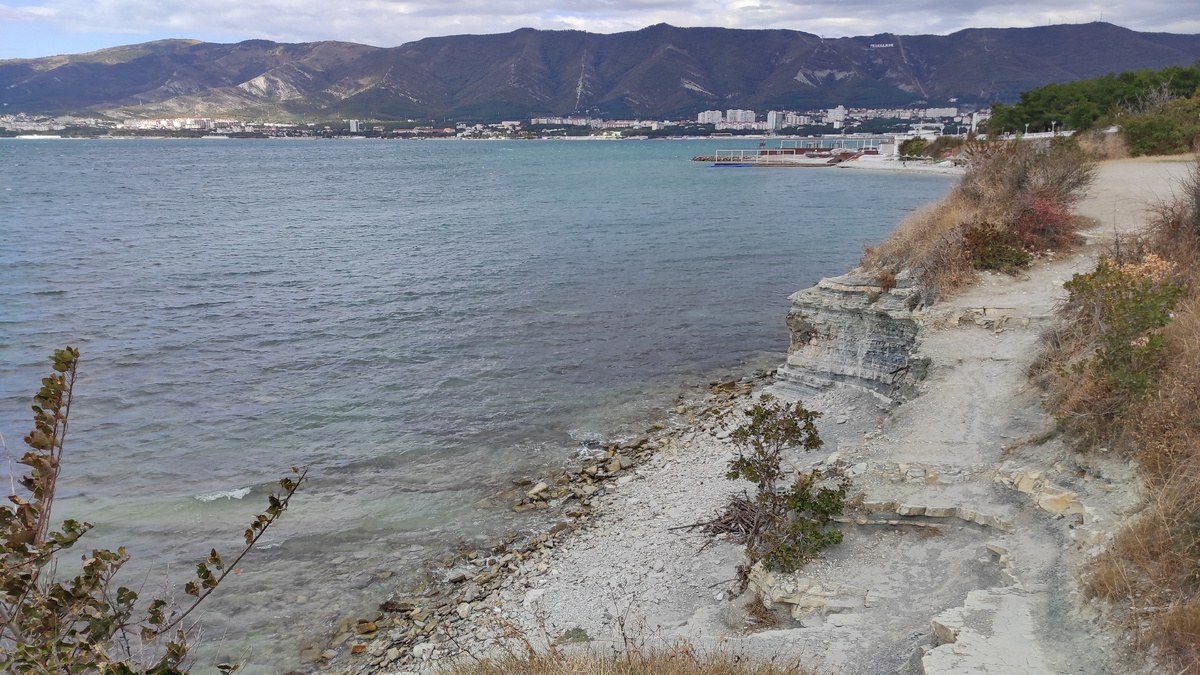 Вид с мыса в сторону города. Фото: Кирилл Полиенко/Polienko: путешествуем вдвоём