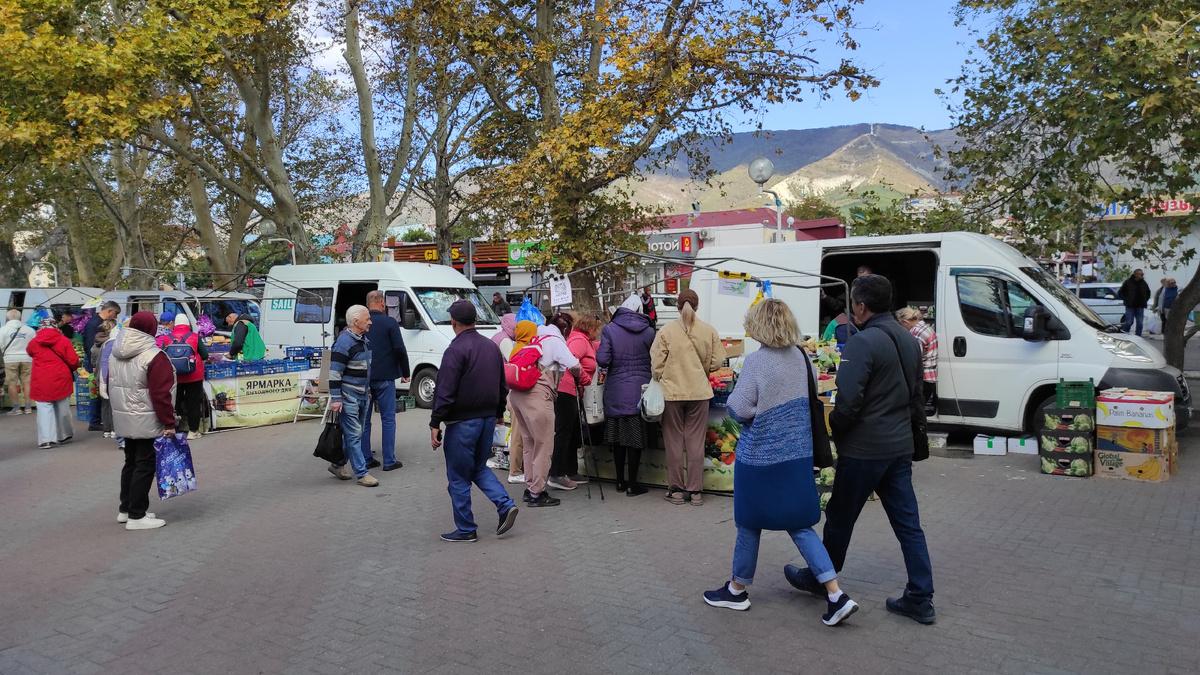 У каждого прилавка есть покупатели. И так все два дня. Фото: Кирилл Полиенко/Polienko: путешествуем вдвоём