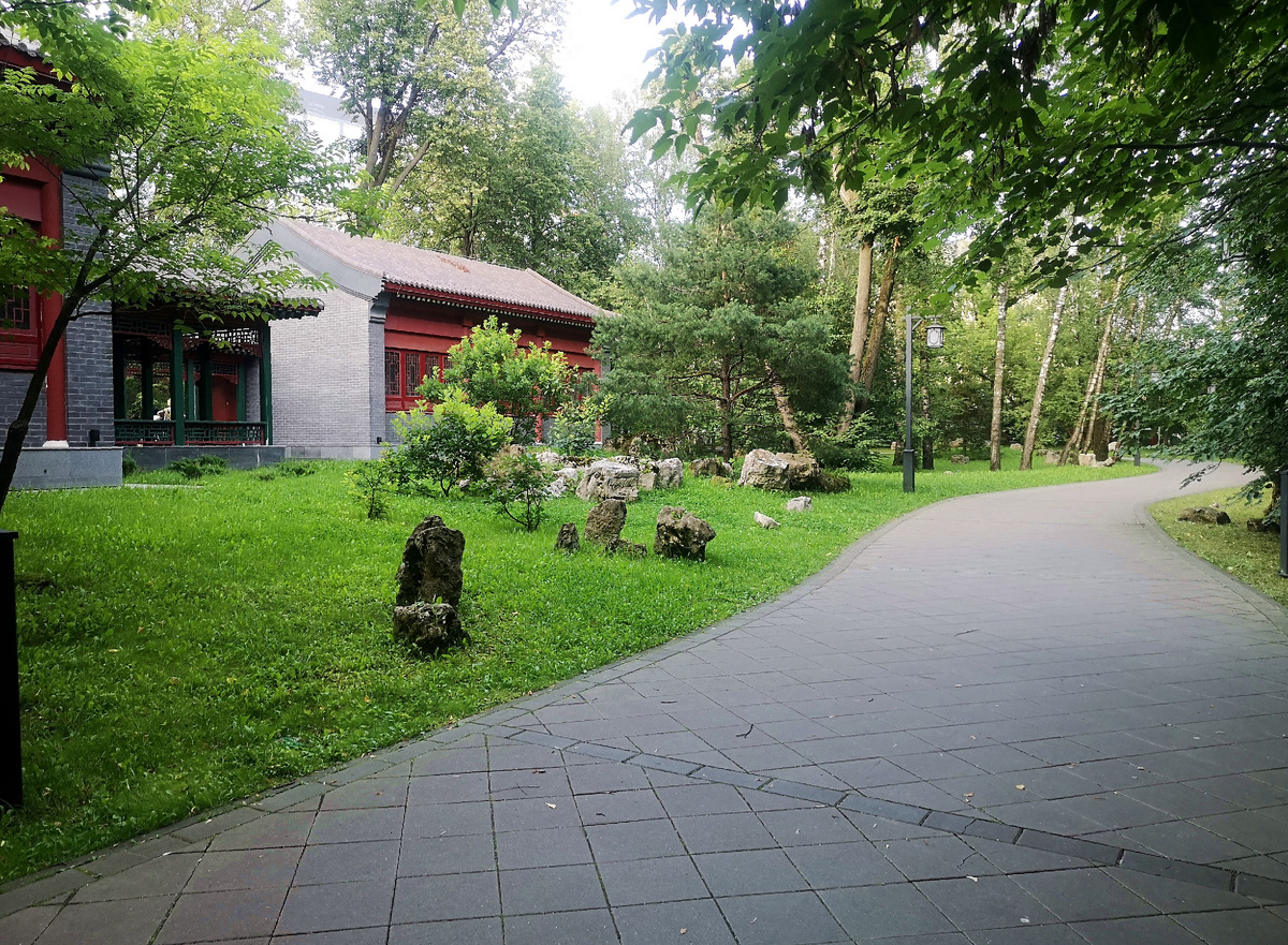 Павильоны ещё закрыты