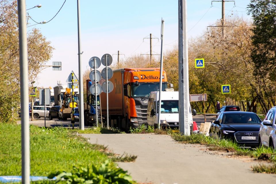    Строящаяся развязка на Змеиногорском тракте. Сентябрь 2025 года. Источник: Виталий Барабаш/"Толк"