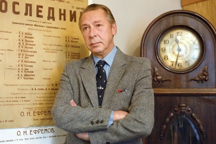    Олег Николаевич Ефремов — советский и российский актер и режиссер театра и кино, сценарист, театральный педагог, общественный деятель