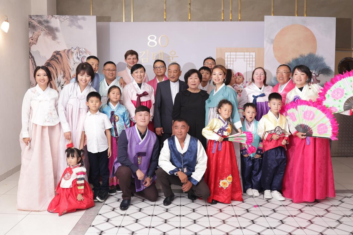 Именинник с племянниками и внуками