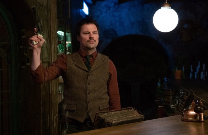    кадр из сериала «Бар «Один звонок»